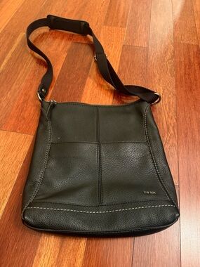 The Sak Iris Pebbled Leather Crossbody Bag Black Pockets